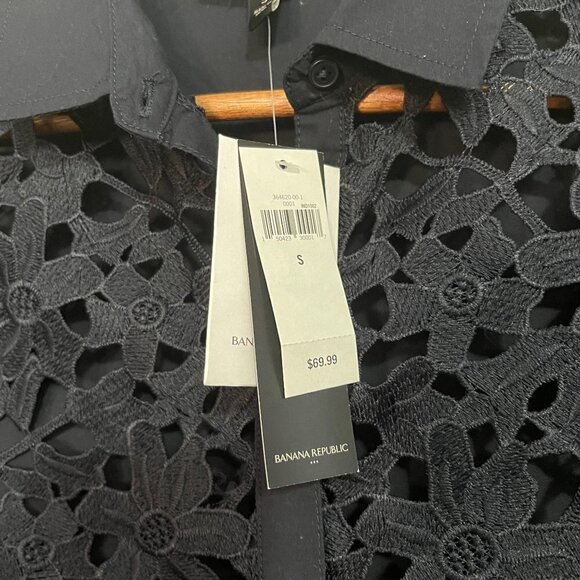 Banana Republic Women's NWT Blue Floral Eyelet Cut Out Button Up Blouse Small - Picture 5 of 9
